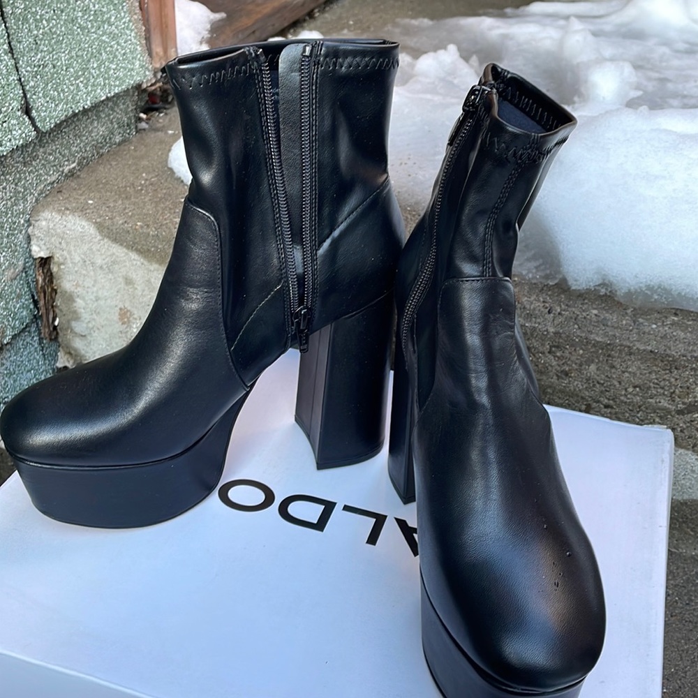 Super glam Black Aldo platform booties